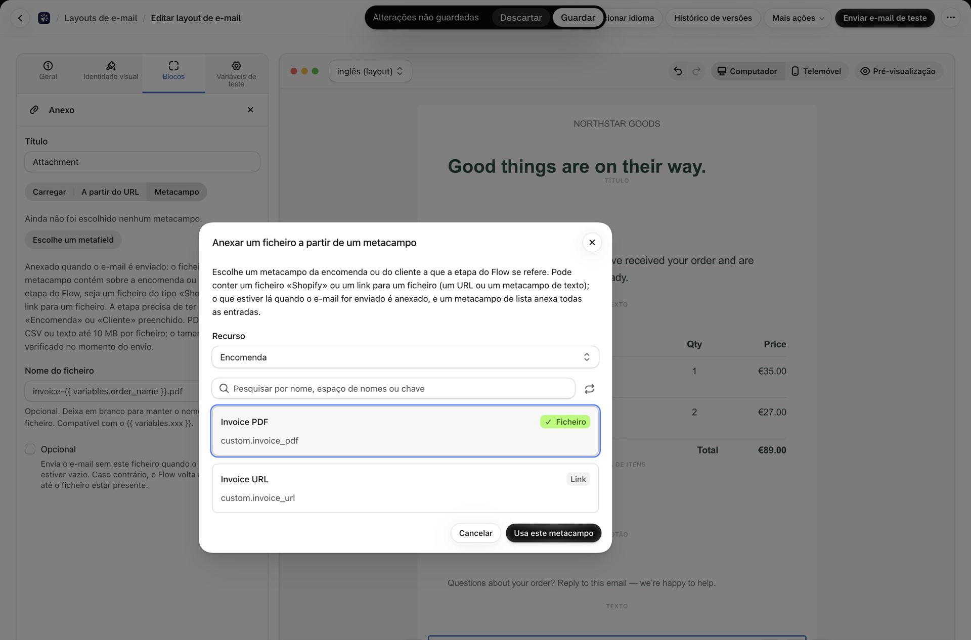 A caixa de diálogo «Anexar um ficheiro a partir de um metacampo», com «Pedido» selecionado como recurso e as definições «PDF da fatura (Ficheiro)» e «URL da fatura (Ligação)» listadas abaixo de um campo de pesquisa