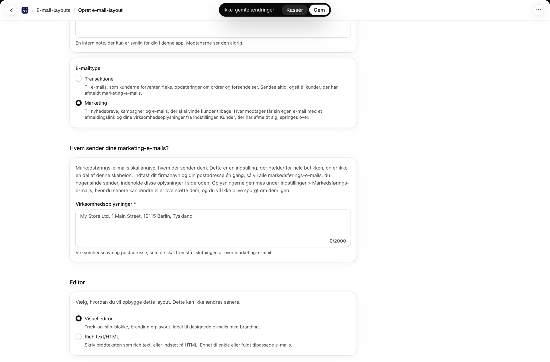 Siden »Opret e-mail-layout« med e-mail-typen »Marketing« og kortet »Hvem sender dine marketing-e-mails?«, hvor der spørges om virksomhedsoplysningerne